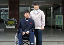 3년 등하교 함께한 모자 ‘행복한 동행’ 결실