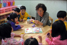 “유아에겐 정을, 할머니에겐 보람을”