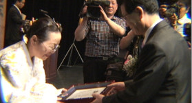 “강원여성으로 타고난 재능살려...”