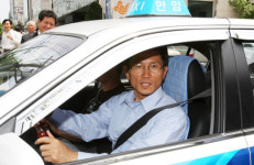 김문수, 안양에서 택시기사로 ´민생체험´