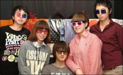 “우리가 만든 안경 어때요?”