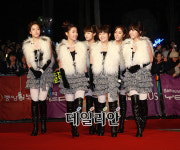 [포토]´골든디스크상 ´ 티아라, 퍼 의상으로 매력 발산