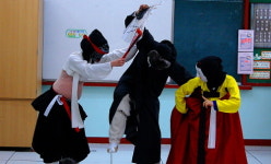 한적한 섬마을, 춤바람이 일다