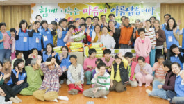광주은행, 장애인 시설 ´귀일민들레집´ 후원품 전달