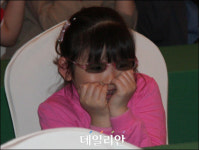 “3D안경이 예쁘고 편안하네”