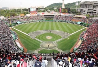 2010 프로야구, 각종 진기록과 함께 전반기 마감