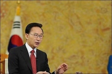 이 대통령 “여야 영수회담? 먼저 여야 소통해야”