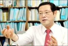 ‘담쟁이’ 이용섭이 넘어야할 벽은...