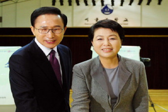 민노당, 李대통령 부부 검찰에 '형사고발'
