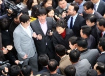 정수장학회, 박정희 강압에 빼앗긴 장물 논란 가열