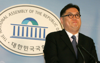 칼가는 나꼼수, MB향해 신발끈 조이다