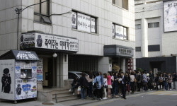 자살 없는 사회를 이룩할 때까지… 연극 죽여주는 이야기