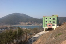 바다와 산이 어우러진 천혜의 힐링센터, 남해군 들꽃효소마을