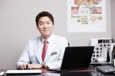 히어링허브, 종일 귀가 울린다면 이명테라피 보청기 착용도 고려