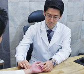불면증 지속된다면 우울증 등 신경정신과 질환 고려한 치료법으로 극복해야
