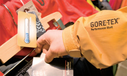 일상 속으로 파고든 첨단 소재 옷들이 정말 ‘날개’가 된다