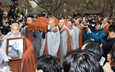 ‘위대한 빈손’의 맑고 향기로운 회귀