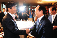 우리 교육도 활짝 웃기를…