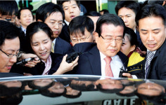 신한금융도 ‘관치’ 그늘 속으로?