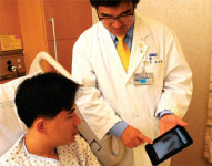 ‘손안의 진료실’ 활짝…지금은 ‘e-병원’ 시대