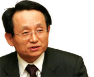 신약 개발이 먼저냐, 판매가 우선이냐