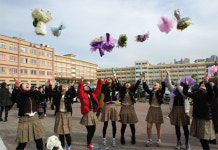 아쉬움 내려놓고출발, 새 세상…흥겨운 축제 만든 젊음들이 웃는다