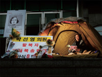 “강제 북송 멈출 때까지 단식 계속”