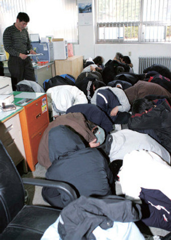 밀양 고교생 44명에 당한 성폭행 사건 피해자, 8년 지나도 ‘악몽’은 그대로