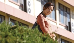 그녀의 외출에 희로애락이 담겼다