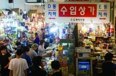 [르포] 면세 담배 불법 유통 큰 업자들이 컨테이너에 보관하다 남대문에 넘겨