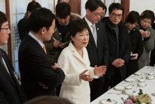 헌법 전문가 11인 “2월말~3월초 탄핵인용 결정”