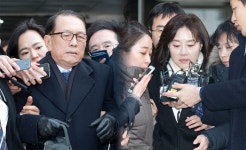 왕실장과 신데렐라의 구속, 코너에 몰린 朴 대통령