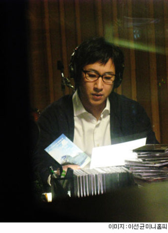 [연예] 이선균, 윤상 스페셜 음반 뮤비까지 출연