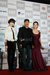 [포토] 이명세 감독 사이에서 활짝 웃고 있는 구혜선과 김보연ㅣPIFF 2009