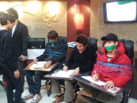 옹달샘 결박 사인회, 의자에 묶고 입？음까지… 역시 뼈그맨!