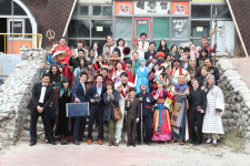 [뉴스] <점쟁이들> 크랭크업, 다양한 캐릭터들의 변주 기대