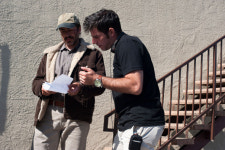 [인터뷰] <이민자> 크리스 웨이츠 감독 “바로 우리 이웃들의 얘기”