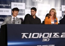 [인터뷰] <지.아이.조2> 애드리앤 팰리키-D.J. 코트로나 “이병헌 통해 많이 배웠다”