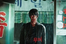 인터뷰 | <몬스터> 이민기 “살인마 연기? 내 자신을 학대했다”