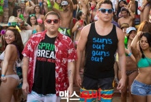 美 박스오피스 | 너드 형사들, 드래곤 잡고 1위 ‘검거’