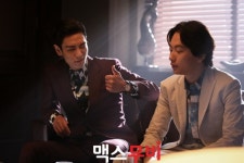 기획 | <타짜-신의 손> ‘아귀’ 김윤석이 본 배우 최승현은?