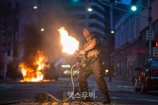 韓 박스오피스 | 한국 영화 물리친 <분노의 질주: 더 세븐> 200만 관객 돌파