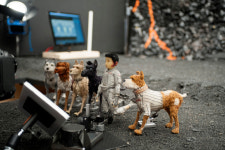 ‘개들의 섬’ 알고 보면 더 재밌다 | 개털과 테디 베어 공장, 제작 비하인드 24