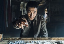 ‘신의 한 수: 귀수 편’ 스틸로 엿본 바둑 액션, 승자는 누가 될까