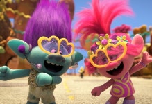 트롤: 월드 투어 해외 언론 극찬, 전 세대 관객 사로잡을까