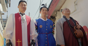 목사·스님·박수무당이 손 잡은 기막힌 사연...영화 목스박