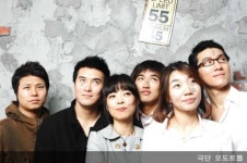 극단 모도트룹의 첫 대학로 연극 ‘약 서른개의 거짓말’ 마로니에극장에서 공연