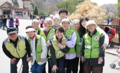 한양, 사할린동포 노인과 봄나들이