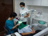 새하얀 치아 만들어 인생에 자신감을