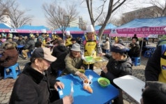 부산은행, 시청 녹음광장서 ‘무료급식’ 활동